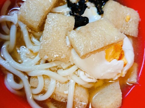 油揚げとワカメ入り落し玉子うどん